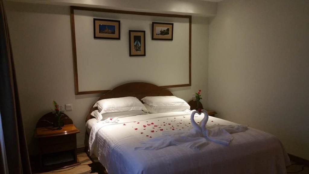 City Star Hotel Янгон Номер фото